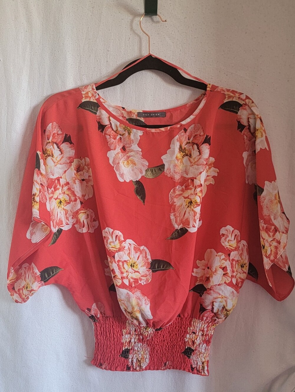 Suzy Shier Coral Floral Puff-Sleeve Blouse